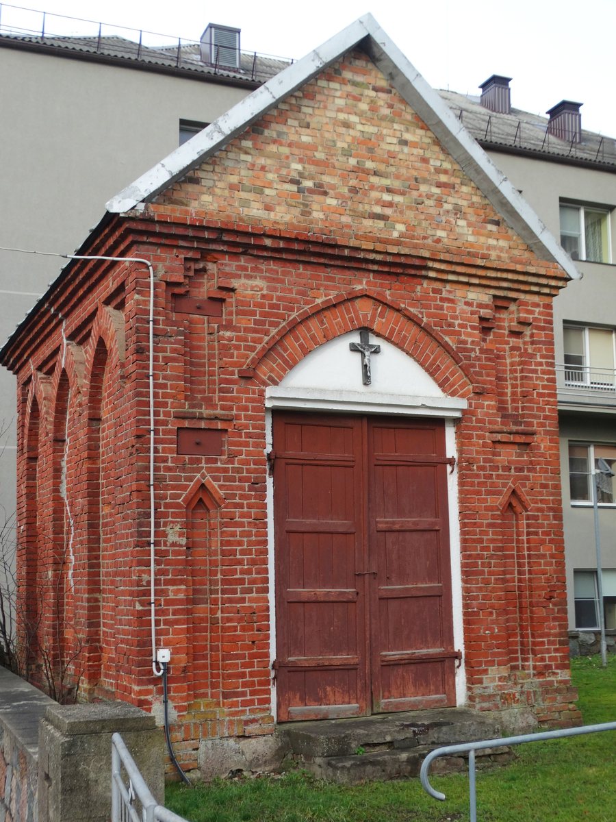 File:Skuodas, šventoriaus koplyčia.JPG
